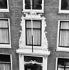 Venster met gesneden omlijsting boven voordeur - Brielle - 20307259 - RCE -  Kantongerecht: Venster met gesneden omlijsting boven voordeur 