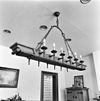 INTERIEUR, LAMP MET OUDE SLEUTELSTUKKEN, UIT HET HUIS AFKOMSTIG - Brielle - 20304239 - RCE -  INTERIEUR, LAMP MET OUDE SLEUTELSTUKKEN, UIT HET HUIS AFKOMSTIG 