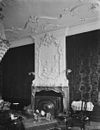 Interieur, schouw met stucwerk - Delft - 20052445 - RCE -  Fundatie van Renswoude: Interieur, schouw met stucwerk (opmerking: In: Buiten ; 20(1926), nr.7, p.79) 
