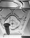 Interieur voorkamer, plafond - Delft - 20053228 - RCE -  interieur voorkamer, plafond 
