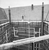 Gedeelte gevel en kap aan de binnenplaats - Delft - 20049171 - RCE -  Arsenaal = Armamentarium: gedeelte gevel en kap aan de binnenplaats 