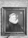 Klauwhofje, schilderij van P.Grebbe, portret van El.v.Adrichem - Delft - 20050521 - RCE -  Hofjes: Klauwhofje, schilderij van P.Grebbe, portret van El.v.Adrichem (opmerking: Fotonummer 9654) 