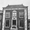 Voorgevel, kroonlijst Lodewijk-XV-stijl - Delft - 20336042 - RCE -  Fundatie van Renswoude: Voorgevel, kroonlijst Lodewijk-XV-stijl (opmerking: Gefotografeerd voor Huizen in Nederland, Hendrick de Keyser) 