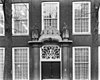 Meisjeshuis, detail voorgevel - Delft - 20052618 - RCE -  Meisjeshuis: meisjeshuis, detail voorgevel 