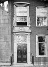 Ingangspartij van woonhuis, snijraam met harp - Delft - 20188076 - RCE -  Woonhuis/ Ingangspartij: Ingangspartij van woonhuis, snijraam met harp 