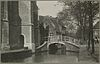 Brug en huis bij kerk - Delft - 20326208 - RCE -  Beiaardschool: Brug en huis bij kerk (opmerking: Bijschrift: Na de restauratie) 