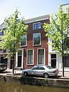 Pand met eenvoudige lijstgevel, boven gewijzigd
