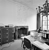 Interieur, schouw voorkamer - Delft - 20336046 - RCE -  Fundatie van Renswoude: Interieur, schouw voorkamer (opmerking: Gefotografeerd voor Huizen in Nederland, Hendrick de Keyser) 