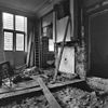 Interieur BenW-kamer, begane grond links voor, met oude fundering, gezien naar het zuidwesten - Delft - 20048985 - RCE -  Raadhuis: Interieur BenW-kamer, begane grond links voor, met oude fundering, gezien naar het zuidwesten 