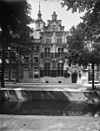 Zicht op voorgevel van het Gemeenlandshuis - Delft - 20048686 - RCE -  Gemeenlandshuis van Delfland: Zicht op voorgevel van het Gemeenlandshuis 