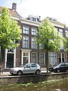 Pand ter breedte van drie vensterassen, begane-grond met twee verdiepingen