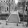 Jansbrug, (Oude Delft nabij 85-36), overzicht brug vanaf Oude Delft 85 - Delft - 20048678 - RCE -  Bruggen: Jansbrug, (Oude Delft nabij 85-36), overzicht brug vanaf Oude Delft 85 