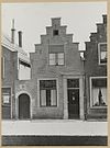 Voorgevel met poortje - Delft - 20325408 - RCE -  Voorgevel met poortje (opmerking: Fotograaf te Delft) 