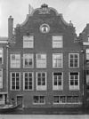 Overzicht achtergevel aan de Wijnhaven, brede halsgevel - Delft - 20049058 - RCE -  Stadsboterhuis: Overzicht achtergevel aan de Wijnhaven, brede halsgevel 
