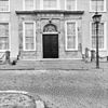 Of 9, ingangspartij van natuursteen met pilasters - 's-Gravenhage - 20091023 - RCE -  of 9, ingangspartij van natuursteen met pilasters 
