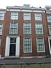 Pand met 18e-eeuwse gevel, interieur in Lodewijk XIV-stijl en restanten van een vroeger 17e-eeuws huis