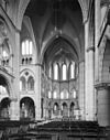 Interieur naar het koor - 's-Gravenhage - 20085642 - RCE -  R.K. KERK van Onze Lieve Vrouw Onbevlekt Ontvangen: interieur naar het koor 