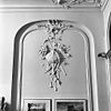 Interieur, detail- stucwerk in de hal - 's-Gravenhage - 20341132 - RCE -  Interieur, detail: stucwerk in de hal (opmerking: Boek: 