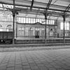 Koninklijke wachtkamer gevel perronzijde - 's-Gravenhage - 20084883 - RCE -  Station Holland Spoor: Koninklijke wachtkamer gevel perronzijde 