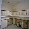 Interieur, overzicht centrale hal met tegelwerk en zicht op balkon - 's-Gravenhage - 20331468 - RCE -  Interieur, overzicht centrale hal met tegelwerk en zicht op balkon 