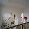 Interieur eerste verdieping, overzicht op trappenhuis - 's-Gravenhage - 20331476 - RCE -  Interieur eerste verdieping, overzicht op trappenhuis 