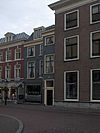 Pand met gevel met erker over de volle hoogte
