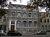 Voornaam woonhuis in bakstenen neo-gotiek naar Engelse trant