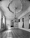 Interieur, kamer met ornamentaal plafond - 's-Gravenhage - 20341120 - RCE -  Pulchri Studio: Interieur, kamer met ornamentaal plafond (opmerking: Boek: 