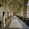 INTERIEUR, OVERZICHT GANG, TERRAZZO VLOER - 's-Gravenhage - 20284607 - RCE -  Het Vredespaleis: INTERIEUR, OVERZICHT GANG, TERRAZZO VLOER 
