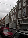 Pand met gevel met rechte kroonlijst