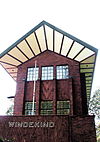 WLM - roel1943 - Windekind - Den Haag Vrijstaande villa uit 1927-1928, gebouwd in opdracht van Francois van 't Sant naar ontwerp van architect D. Roosenburg Met ingang van 25 oktober 1920 werd Van 't Sant hoofdcommissaris in Den Haag als opvolger van H.J. Versteeg. Hij kreeg toen onder meer te maken met een dossier over financiÃ«le verplichtingen die Hendrik van Mecklenburg-Schwerin, de echtgenoot van Koningin Wilhelmina, was aangegaan in verband met buitenechtelijke kinderen. Inzake de door Hendrik verwekte zoon die door …