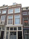 Pand met lijstgevel met consoles