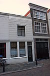 Pand met eenvoudig lijstgeveltje