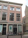Hoekpand met eenvoudige lijstgevel
