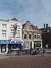 Pand met trapgevel van het Dordtse type met muurankers