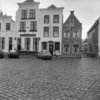 Schuur met bakstenen puntgevels en pannen zadeldak