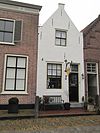 Pand met gecementeerde puntgevel, oorspronkelijk trapgevel