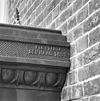 Detail rode brievenbus - Goedereede - 20079145 - RCE -  Stadhuis: detail rode brievenbus 