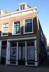 Pand onder schilddak met dakvenster
