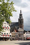 Markt (Gouda) with Sint-Janskerk -  Market square of Gouda with the city hall on the left and the Sint-Janskerk centered in the background.  De Markt van Gouda met het Stadhuis (links) en de Grote of Sint-Janskerk in het midden.