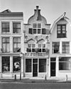 Voorgevel - Gouda - 20335981 - RCE -  Laat gotiek: Voorgevel (opmerking: Gefotografeerd voor Huizen in Nederland, Hendrick de Keyser) 