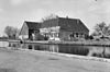 Overzicht boerderij met schuur - Bleskensgraaf - 20035556 - RCE -  Diversen woonhuizen met B.nummers: Overzicht boerderij met schuur 
