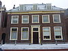 Herenhuis met statige Louis seize gevel