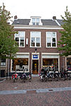 WLM - mchangsp - Lijstgevel voor huis met zadeldak, waarin dakvenster met vleugelstukken. In de verdieping Empire-ramen - 100831-154328_ 5187_50D.CR2 