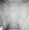 Interieur eerste verdieping, gang, overzicht stucplafond - Leiden - 20327348 - RCE -  Prentenkabinet: Interieur eerste verdieping, gang, overzicht stucplafond 