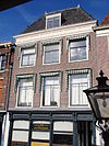 Pand met gevel met rechte kroonlijst
