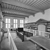Interieur, eerste verdieping, overzicht leeszaal met trapgat - Leiden - 20337184 - RCE -  Bibliotheek Thysiana: Interieur, eerste verdieping, overzicht leeszaal met trapgat 