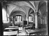 Interieur, overwelfde Collegekamer - Leiden - 20135439 - RCE -  Academiegebouw: Interieur, overwelfde Collegekamer (opmerking: Repro van foto van Goedeljee) 