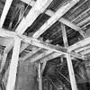 Interieur Turfmagazijn, de houtconstructie met daar boven een noodkap - Leiden - 20135320 - RCE -  St.Cecilia gasthuis: interieur Turfmagazijn, de houtconstructie met daar boven een noodkap 