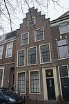 Pand met trapgevel. Deuromlijsting 18e eeuw, gerestaureerd 1950